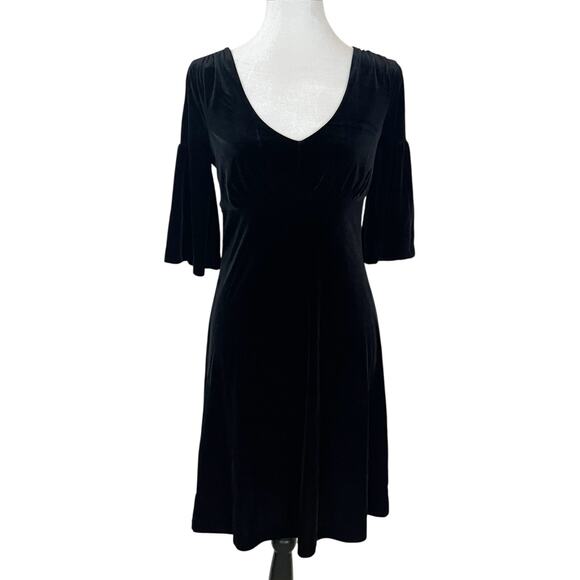 🎁 Old Navy Black Velvet Bell Sleeve V-Neck Dress Size Small - Picture 1 of 6